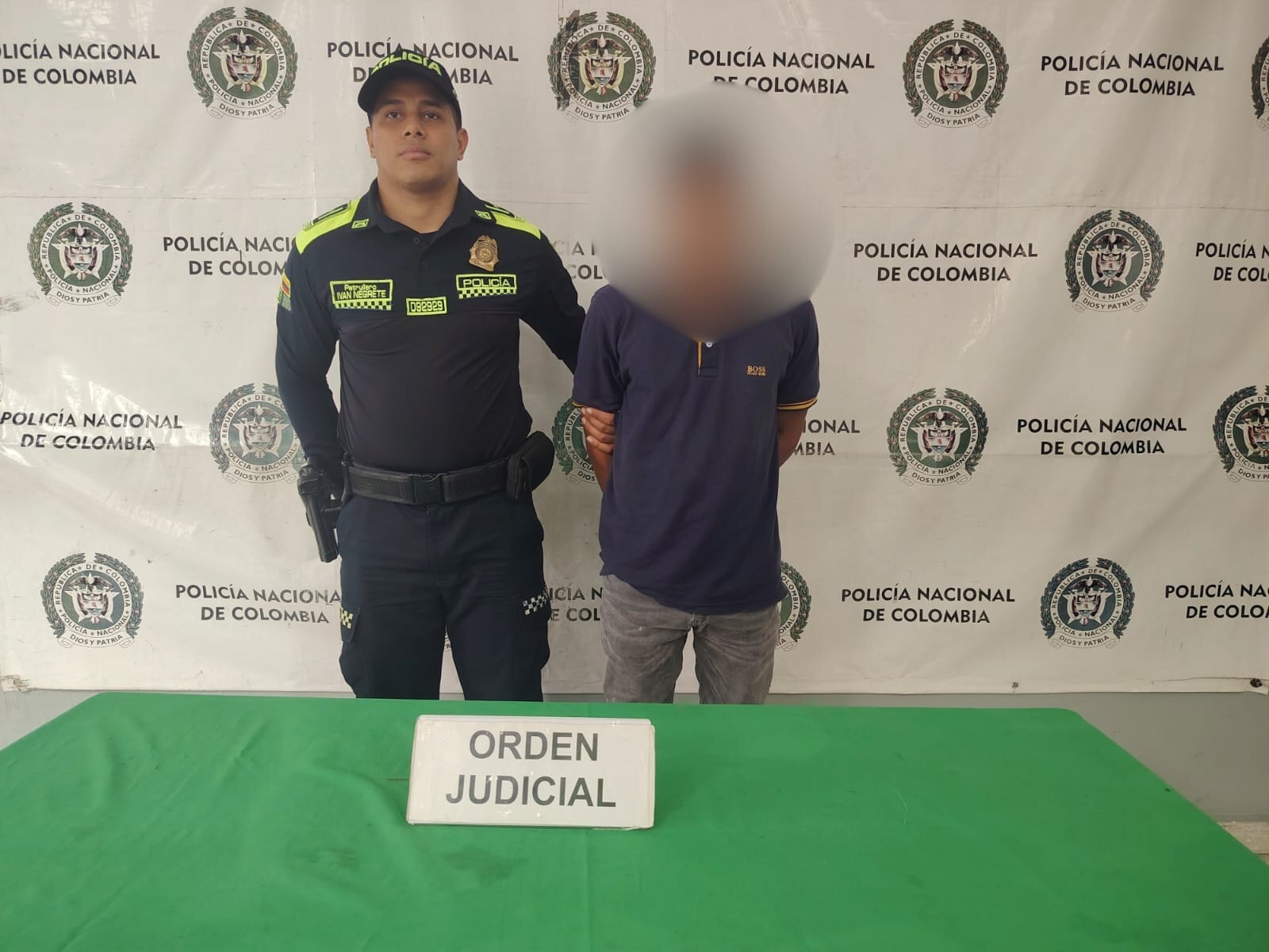 Policía