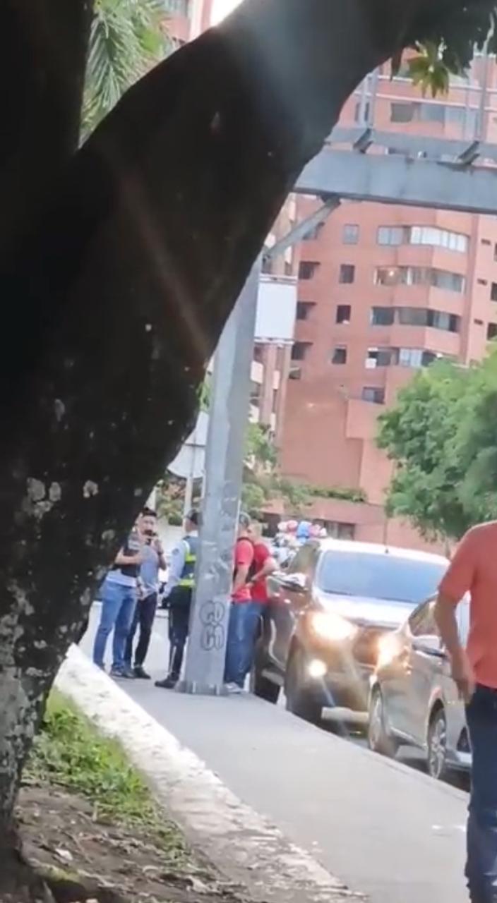 Caso de presunto soborno que implica a un guarda de tránsito en Cali.