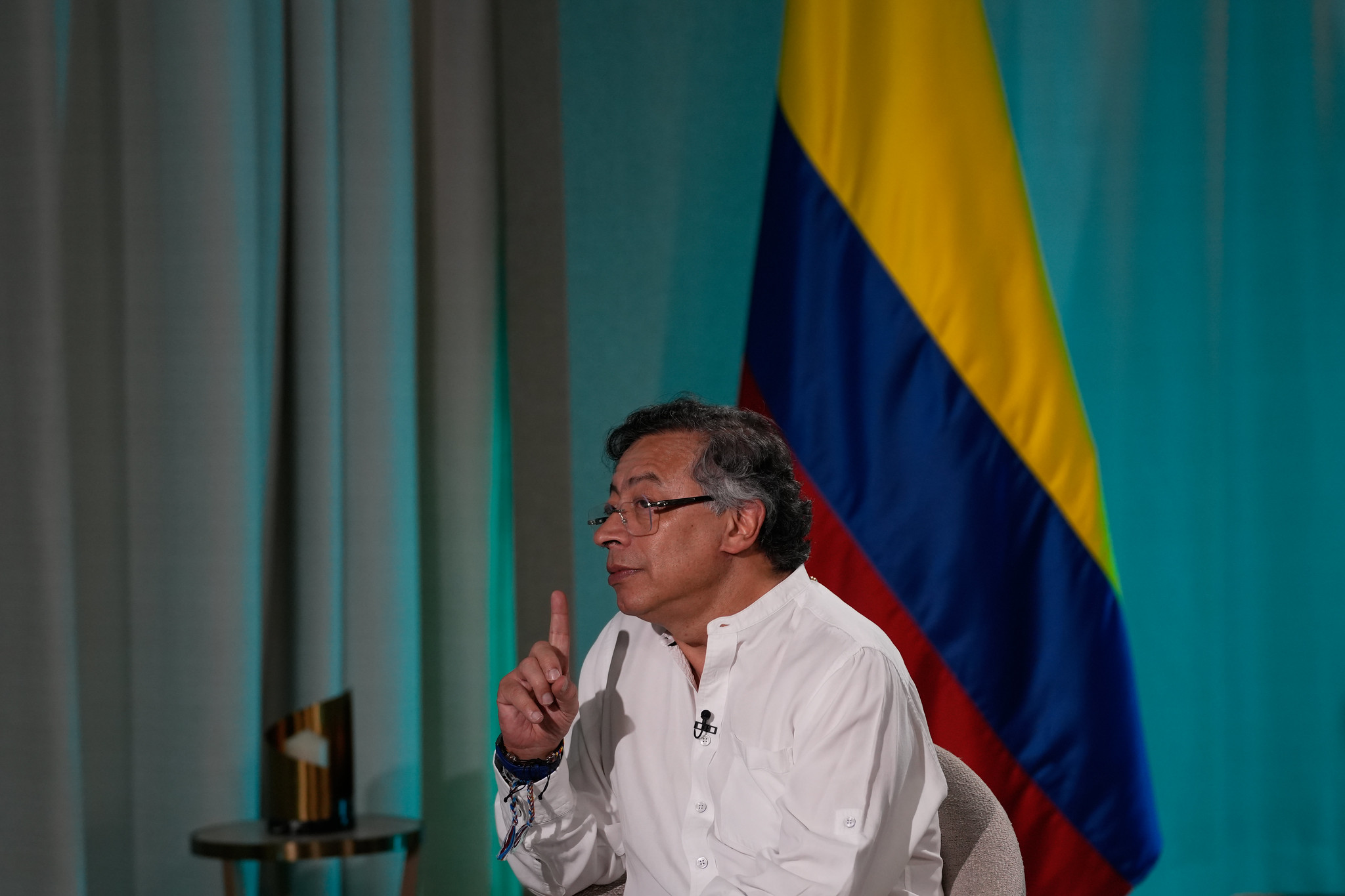 Gustavo Petro en solitario