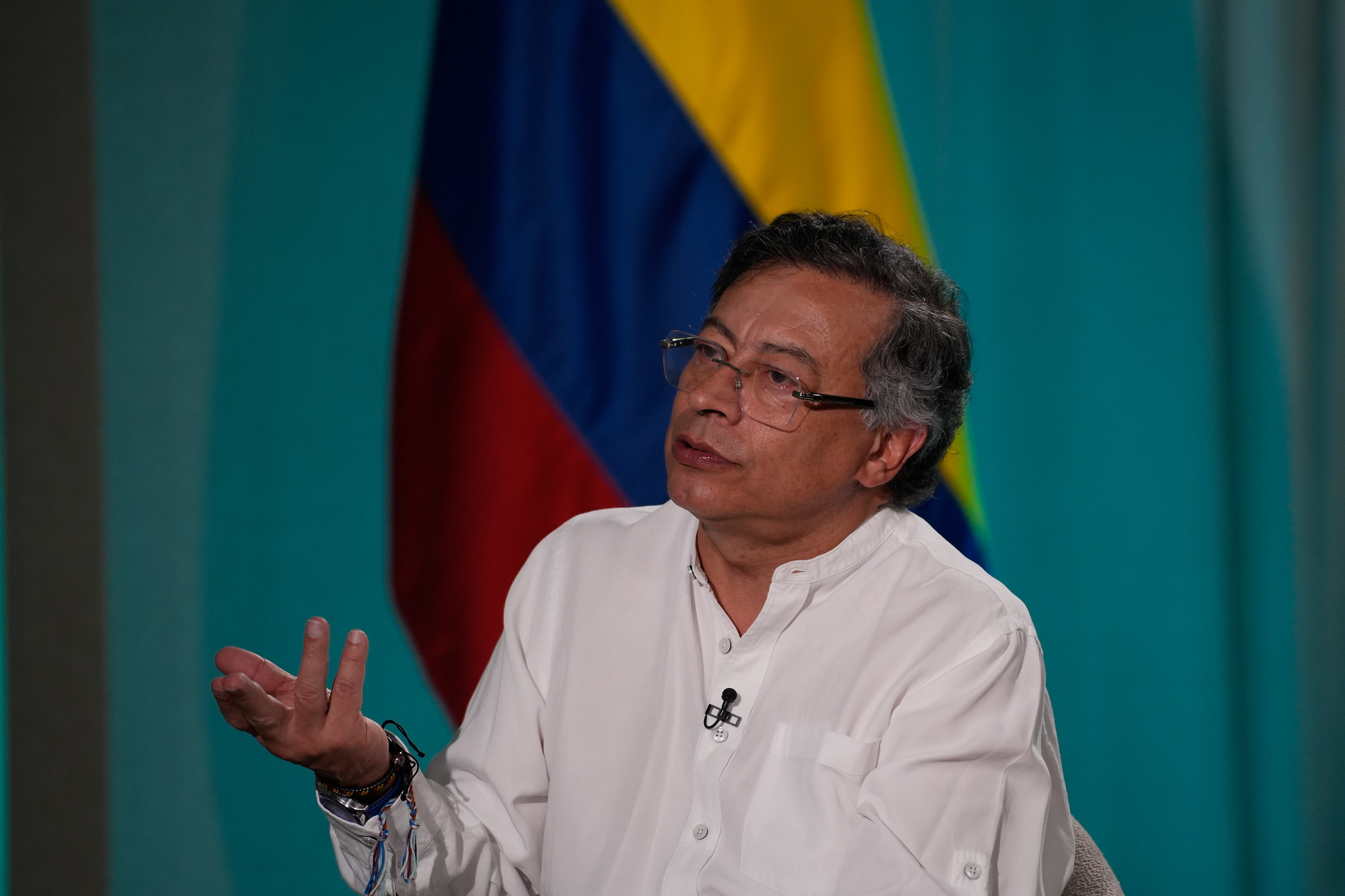 Gustavo Petro en solitario