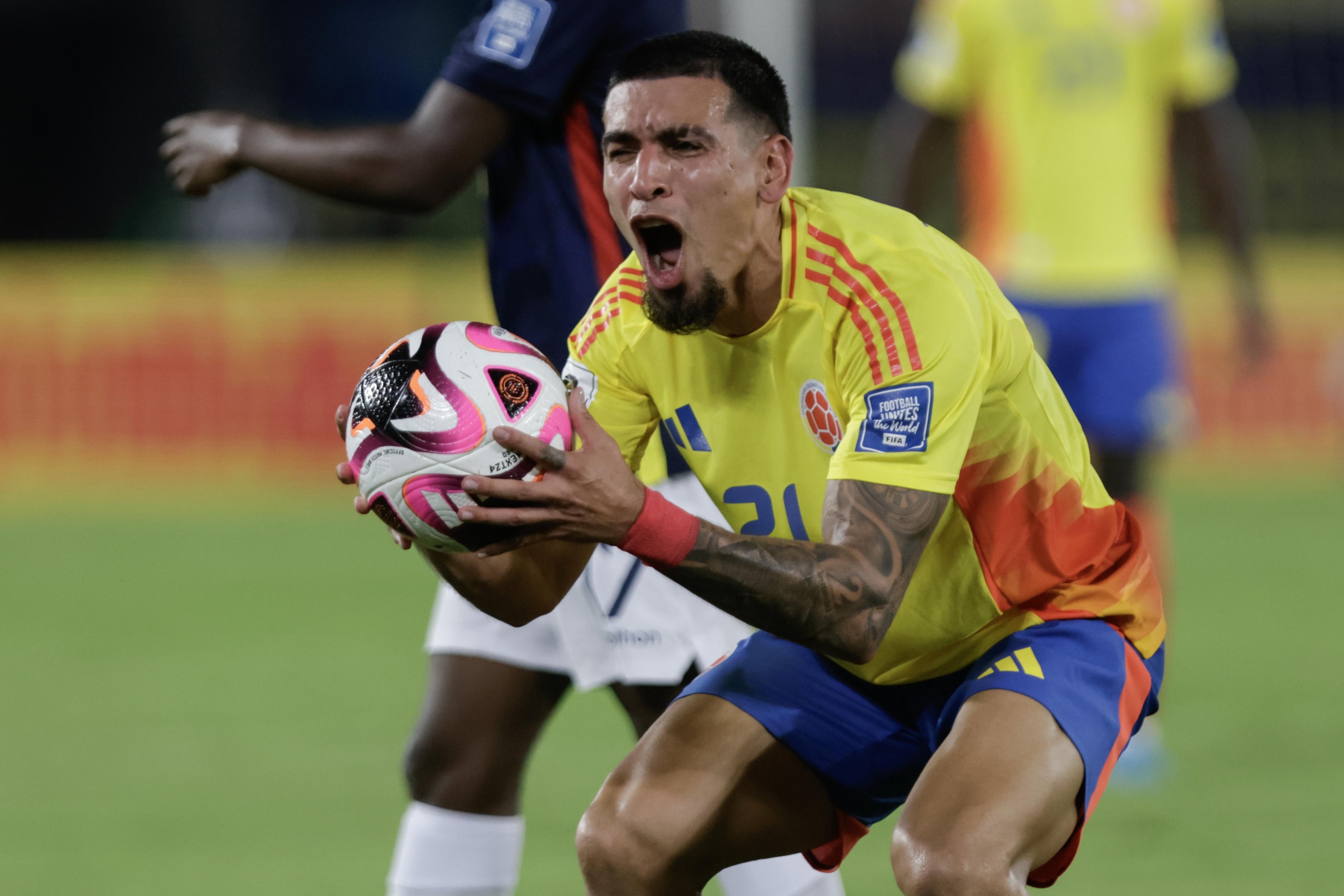 Daniel Muñoz abandona concentración colombiana