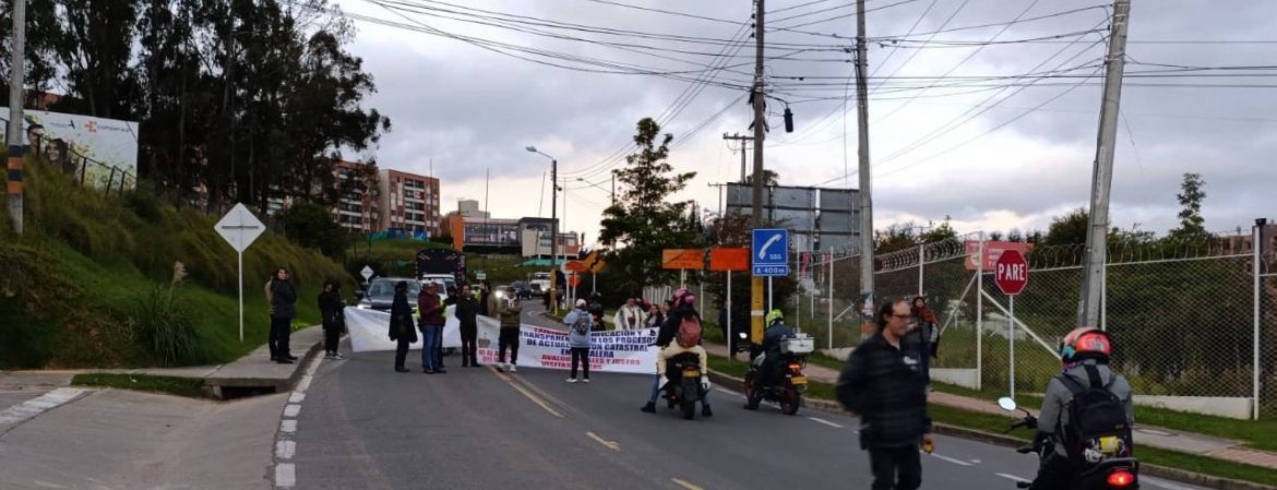 Bloqueo en la vía Bogotá - La Calera