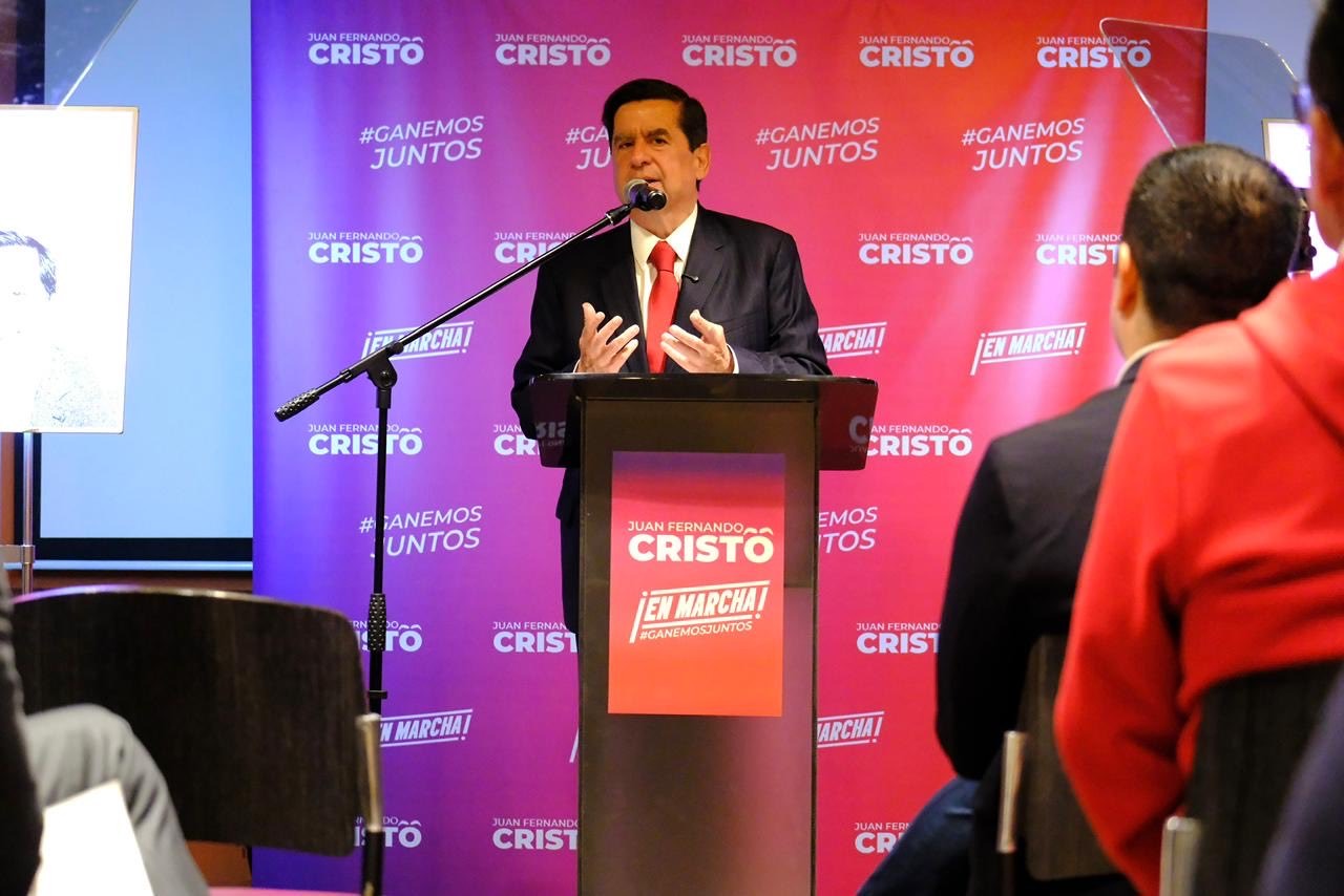 Juan Fernando Cristo oficializó su candidatura presidencial.