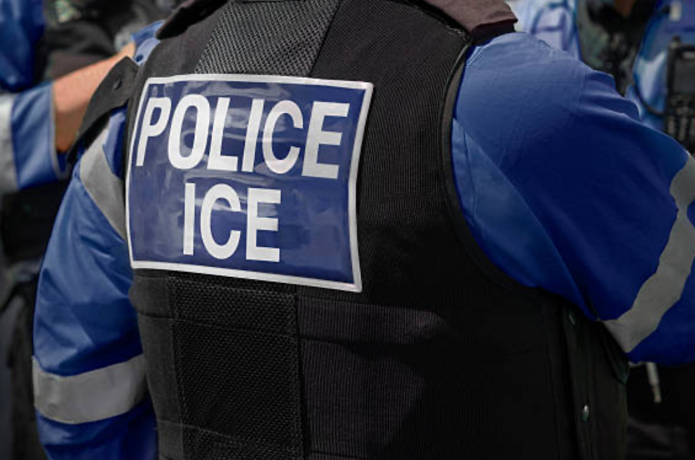 Agente ICE.