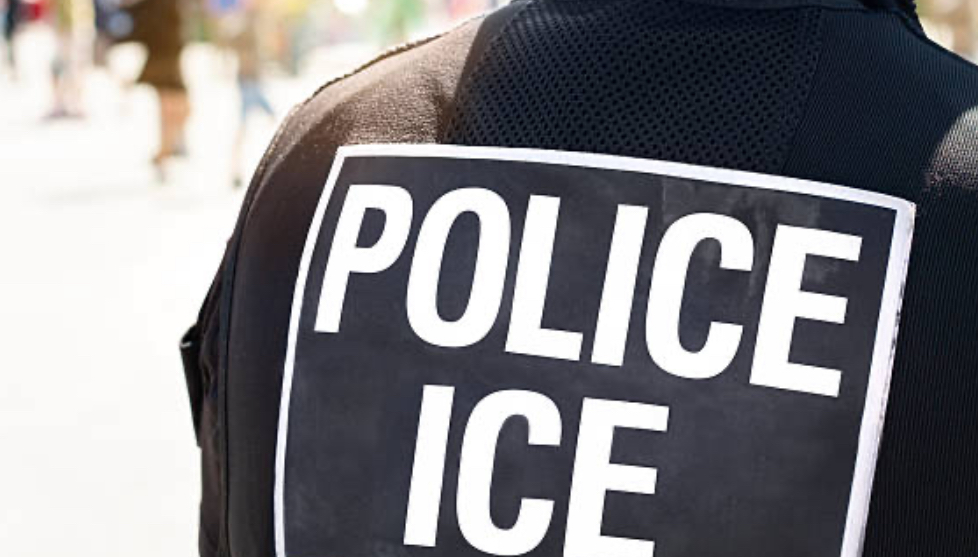 Agente ICE.