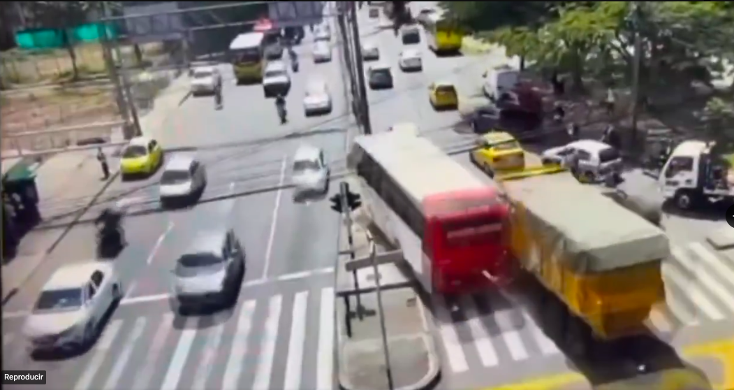 Pareja de colombianos murió tras accidente en un vehículo de transporte público en Panamá mientras viajaban en compañía de sus hijos