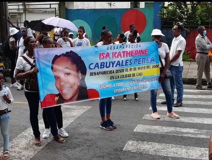 Teslimat gününde topluluk onun dönüşü için nöbet tuttu