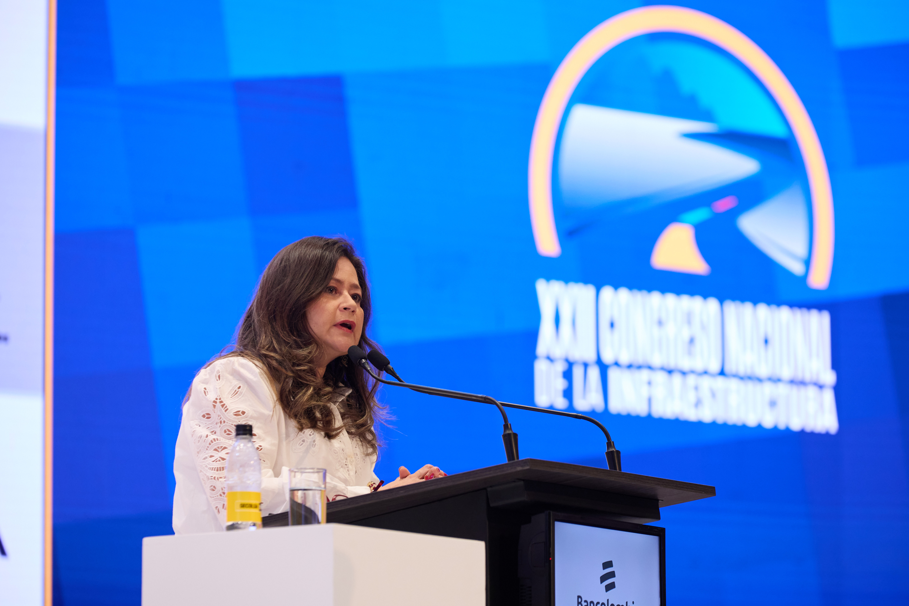 Ministra de Transporte, María Fernanda Rojas.