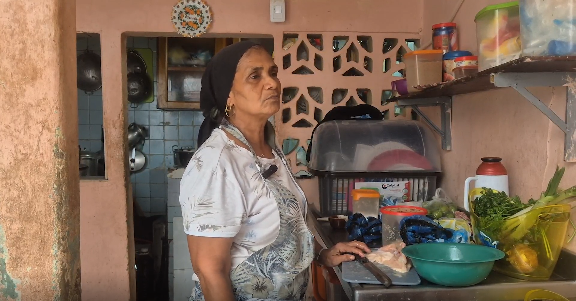 Katia Álvarez es una de las pocas matronas cocineras que quedan en el barrio.