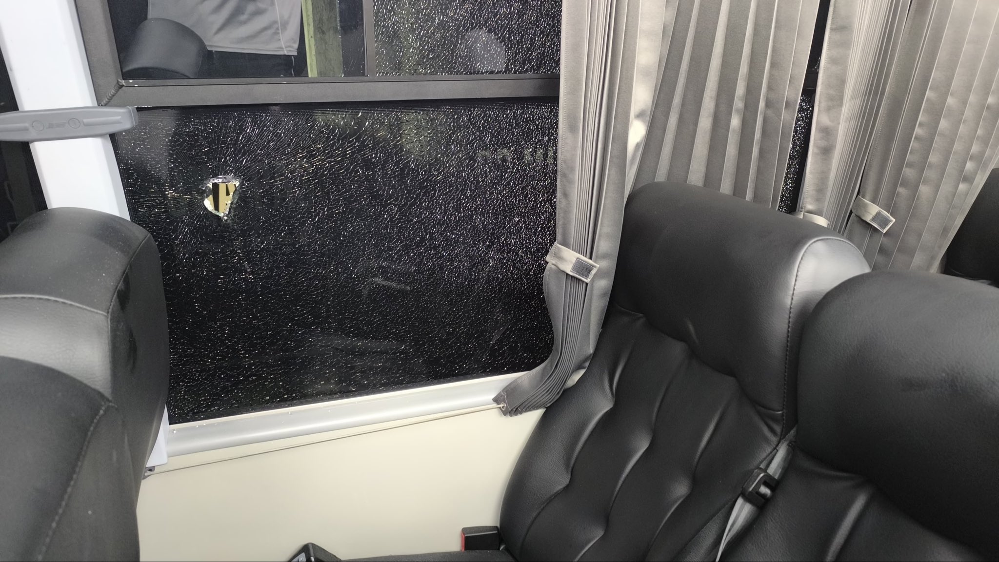 Ataque al bus del Junior antes del partido contra Nacional