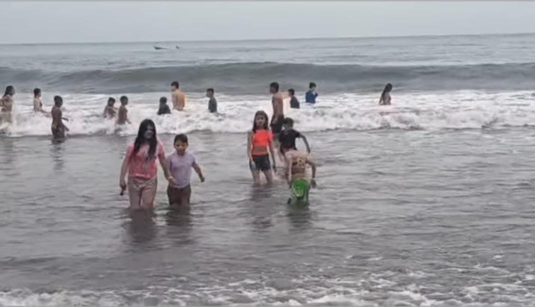 Niño fue a conocer el mar y casi se ahoga