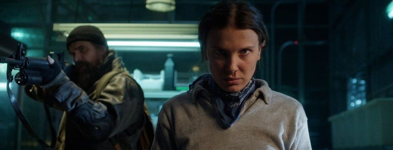 Millie Bobby Brown interpretó a Eleven, una huérfana con poderes psíquicos. Junto a ella aparece Jim Hopper (David Harbour), quien acoge a Eleven como su hija.