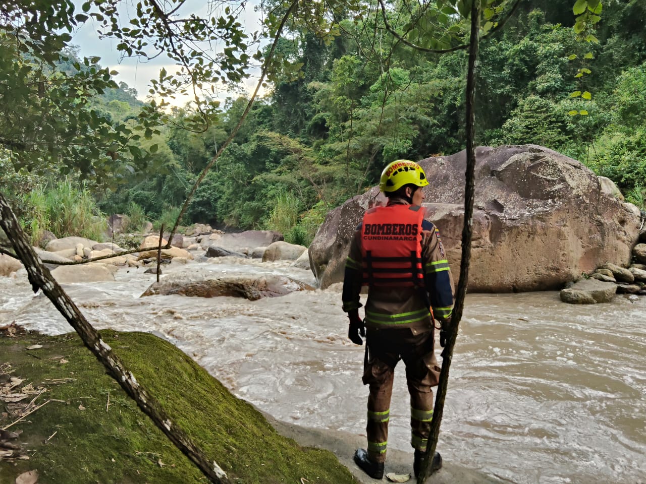 Búsqueda río abajo del punto del rodadero.