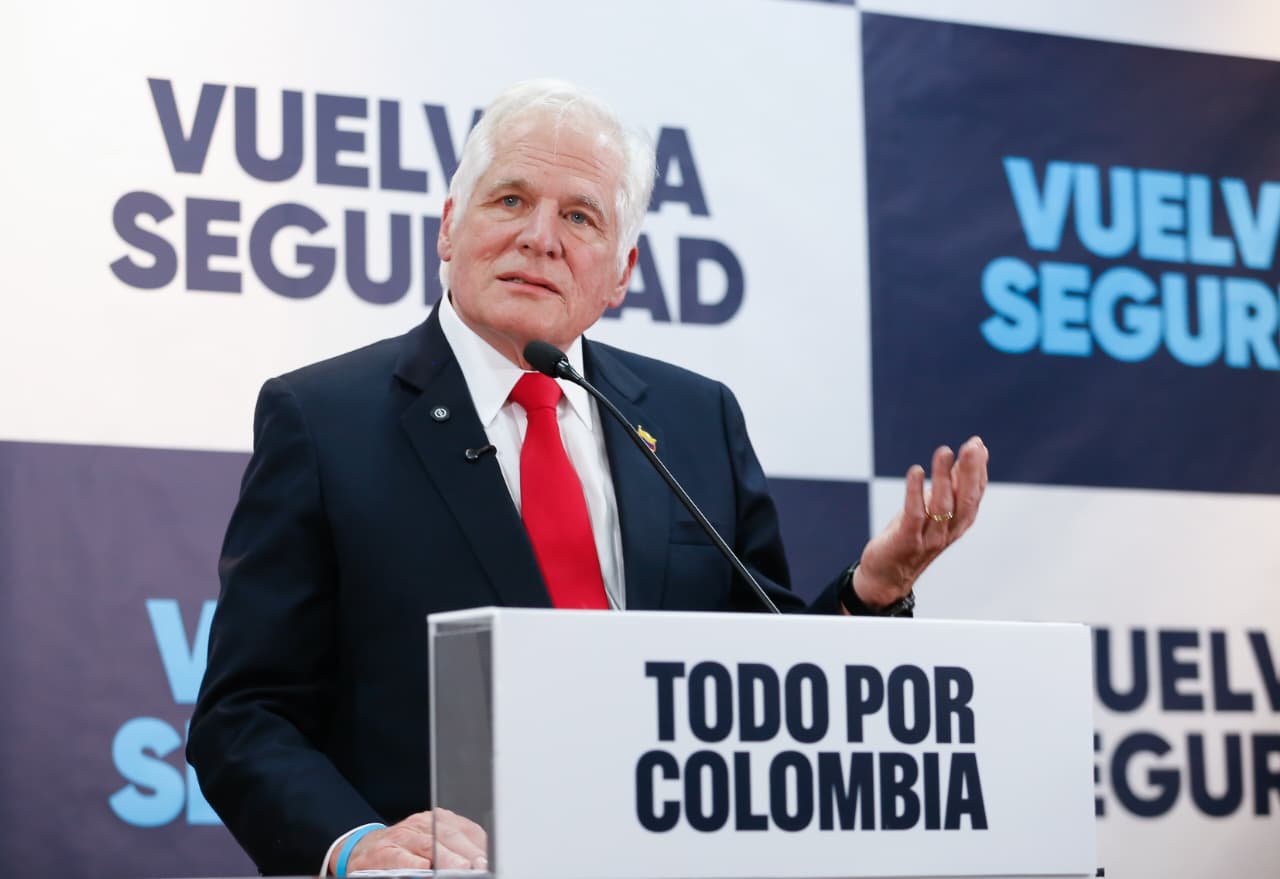 Miguel Uribe Londoño en rueda de prensa este 2 de noviembre.