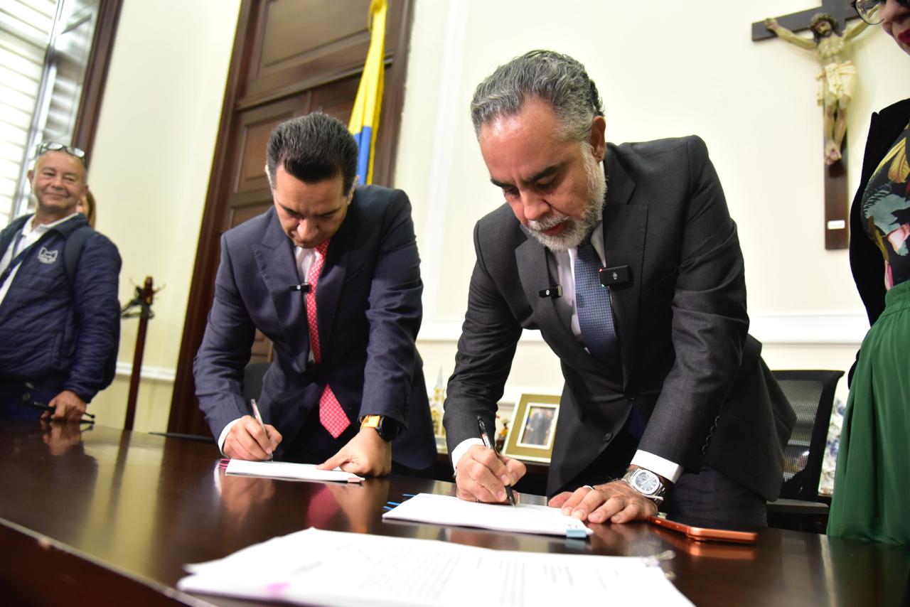 Armando Benedetti y Andrés Idárraga radicaron el proyecto de ley que penaliza el fentanilo el Colombia.