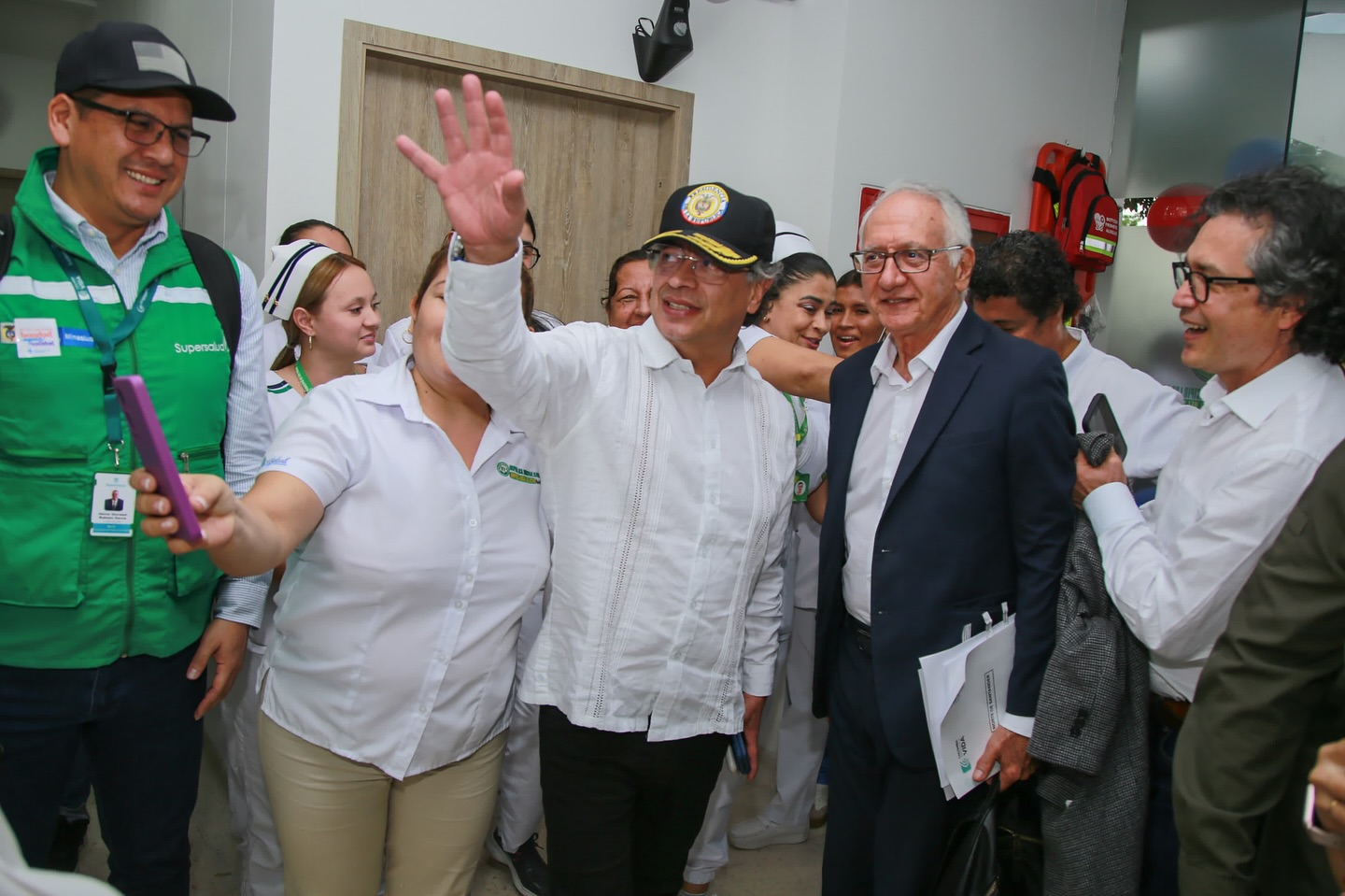 El presidente Gustavo Petro y el ministro de Salud, Guillermo Alfonso Jaramillo.