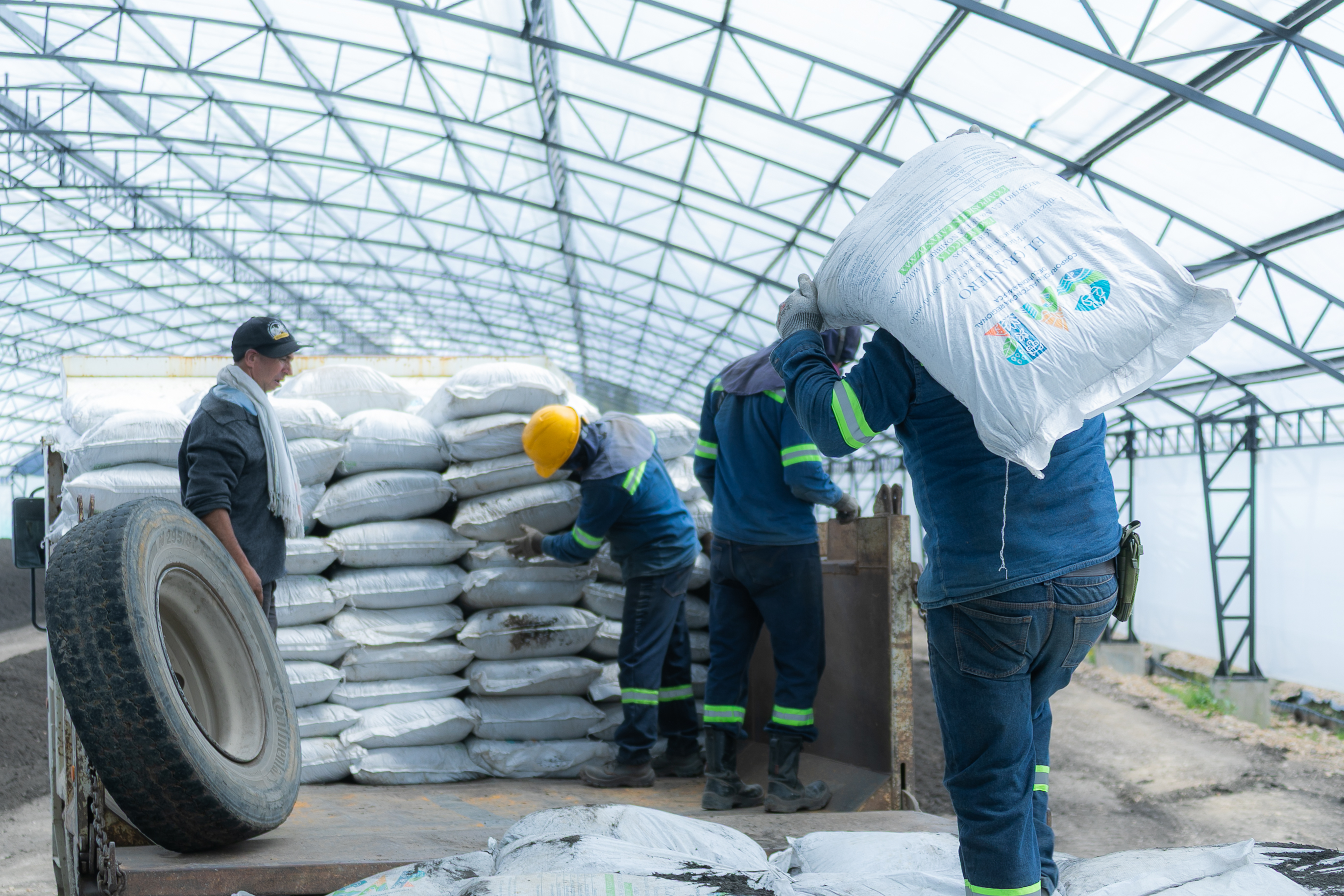 10 mil bultos de fertilizante orgánico elaborado con planta invasora de Fúquene