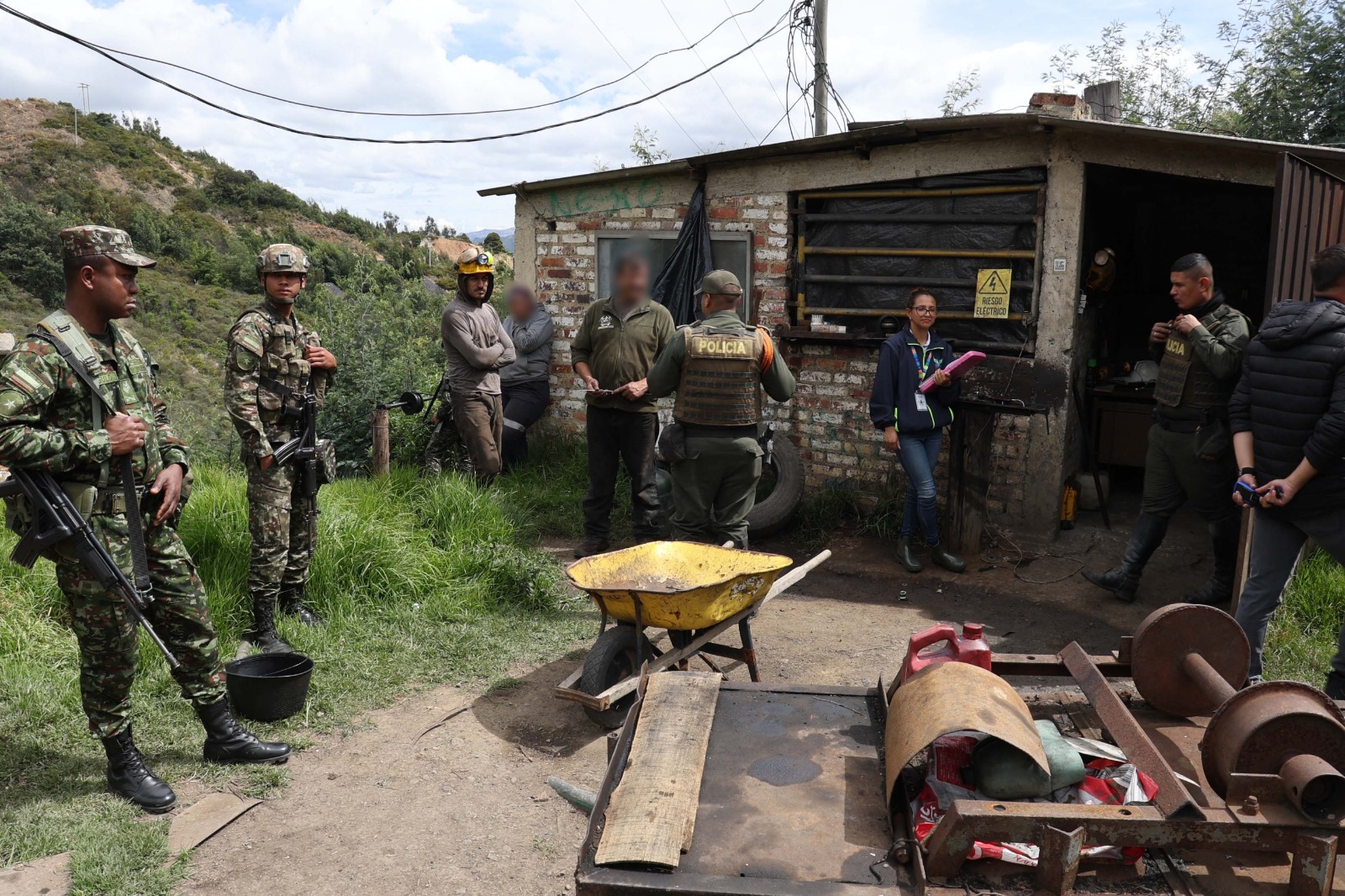 Autoridades suspenden mina ilegal de carbón que invadía ronda hídrica en Cucunubá, Cundinamarca