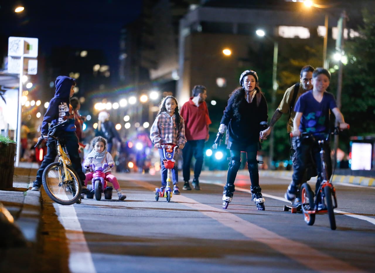 Ciclovía nocturna en Bogotá 2025