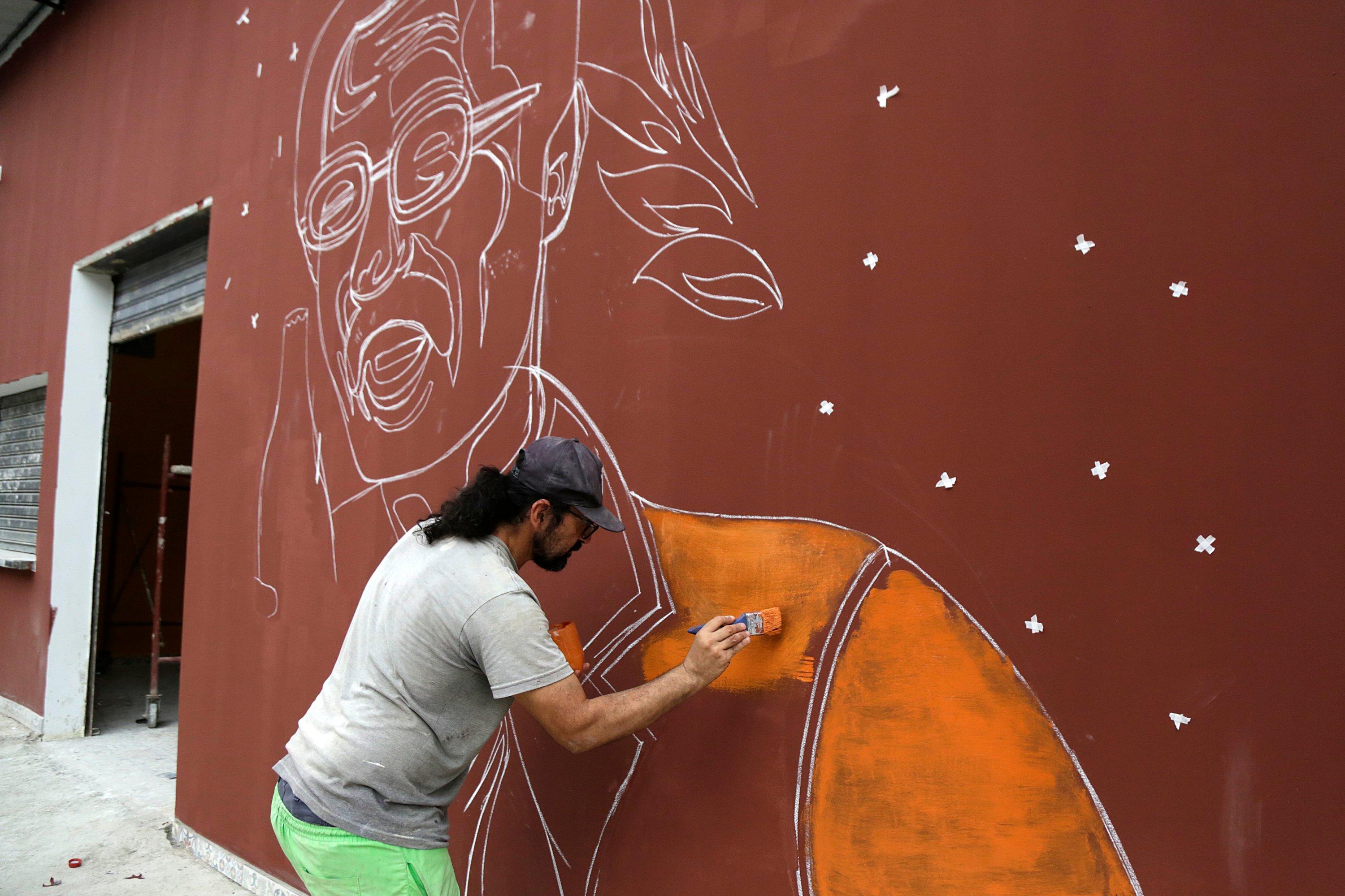 Este es el local, donde artistas crean un mural de Píper Pimienta. Abrirá para la Feria del Obrero, este 19 de diciembre.