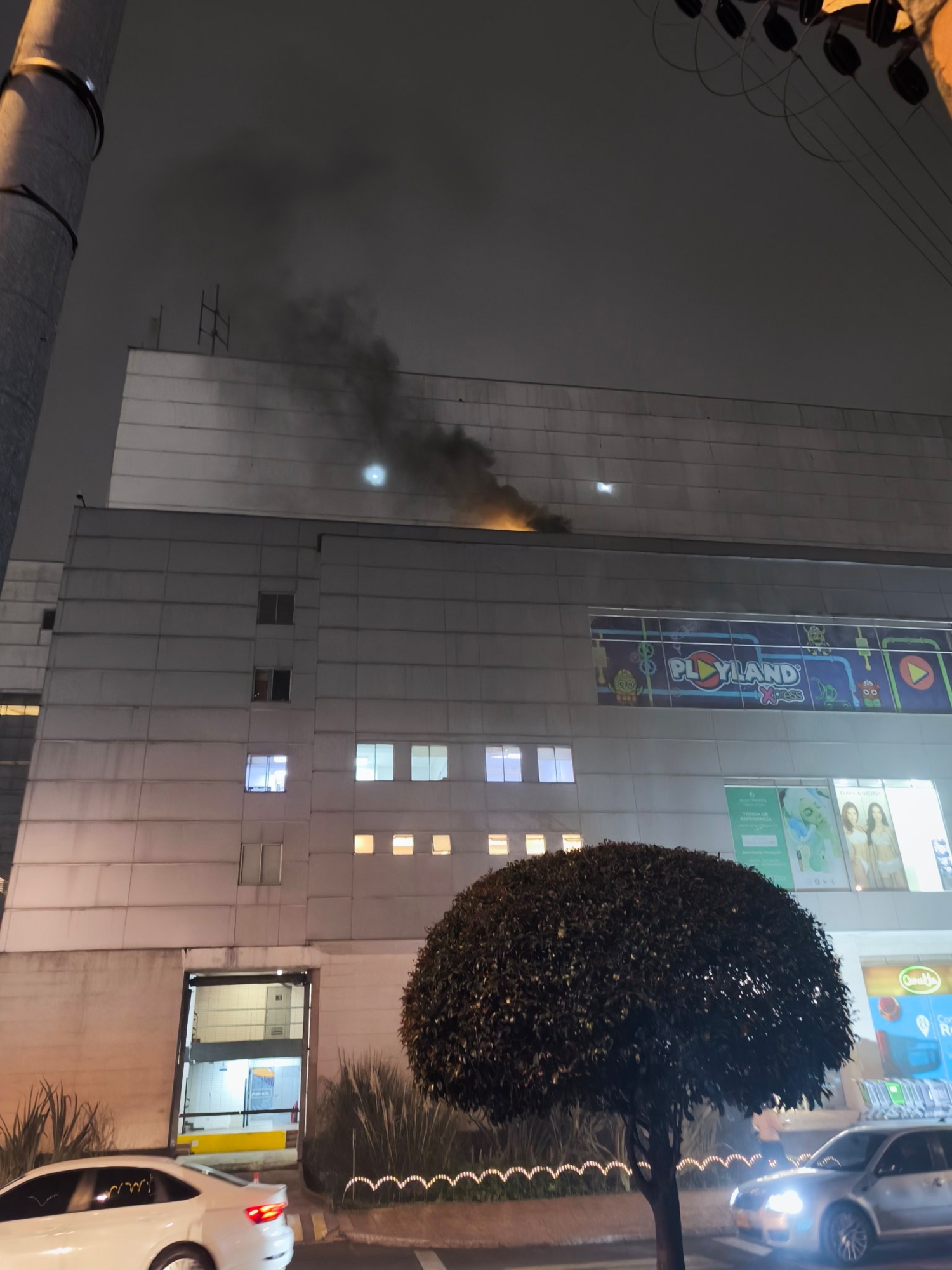 Incendio CC San Rafael Bogotá.