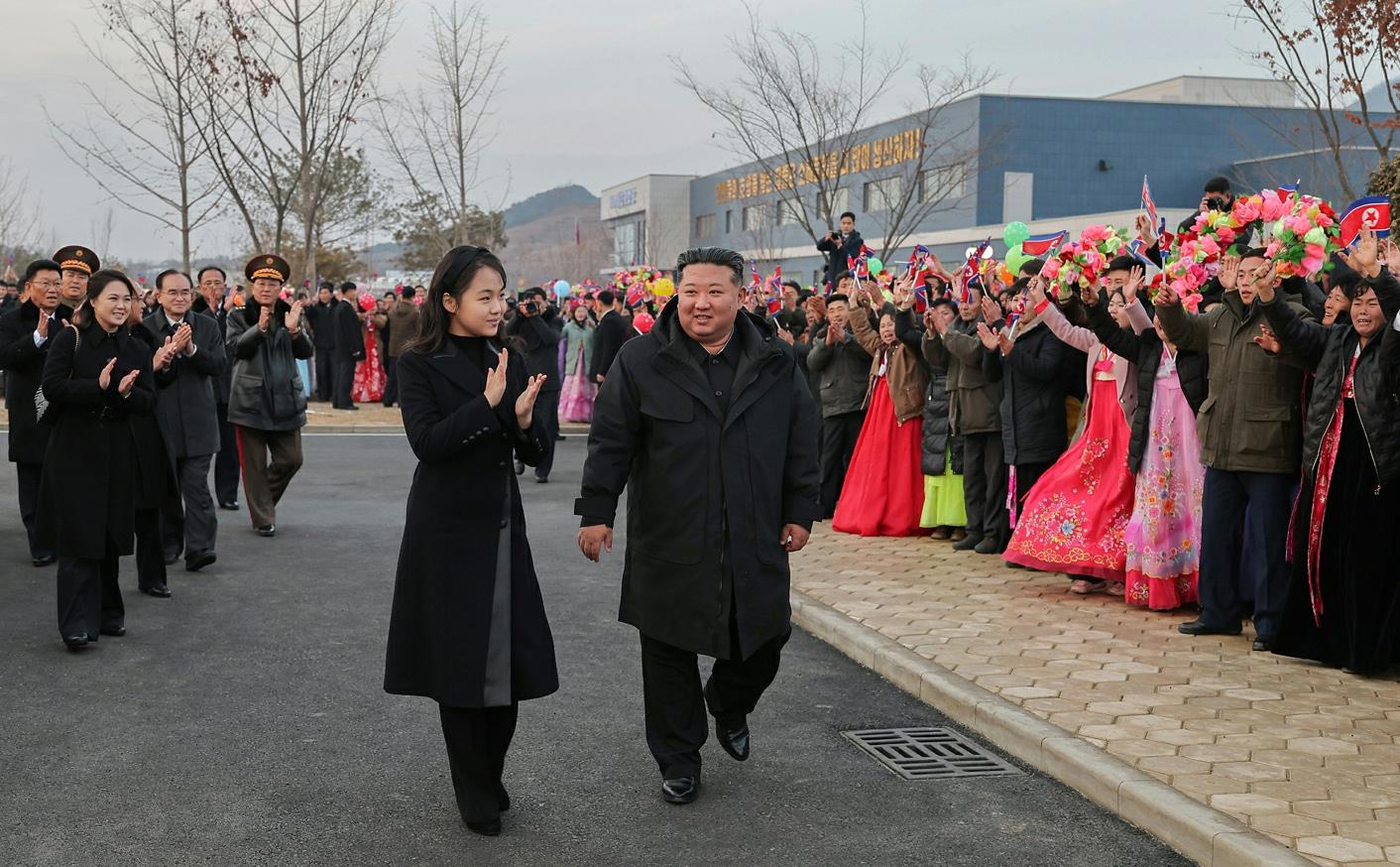 Hija de Kim Jong-un podría llamarse Kim Ju-ae y tiene unos 12 años de edad.
