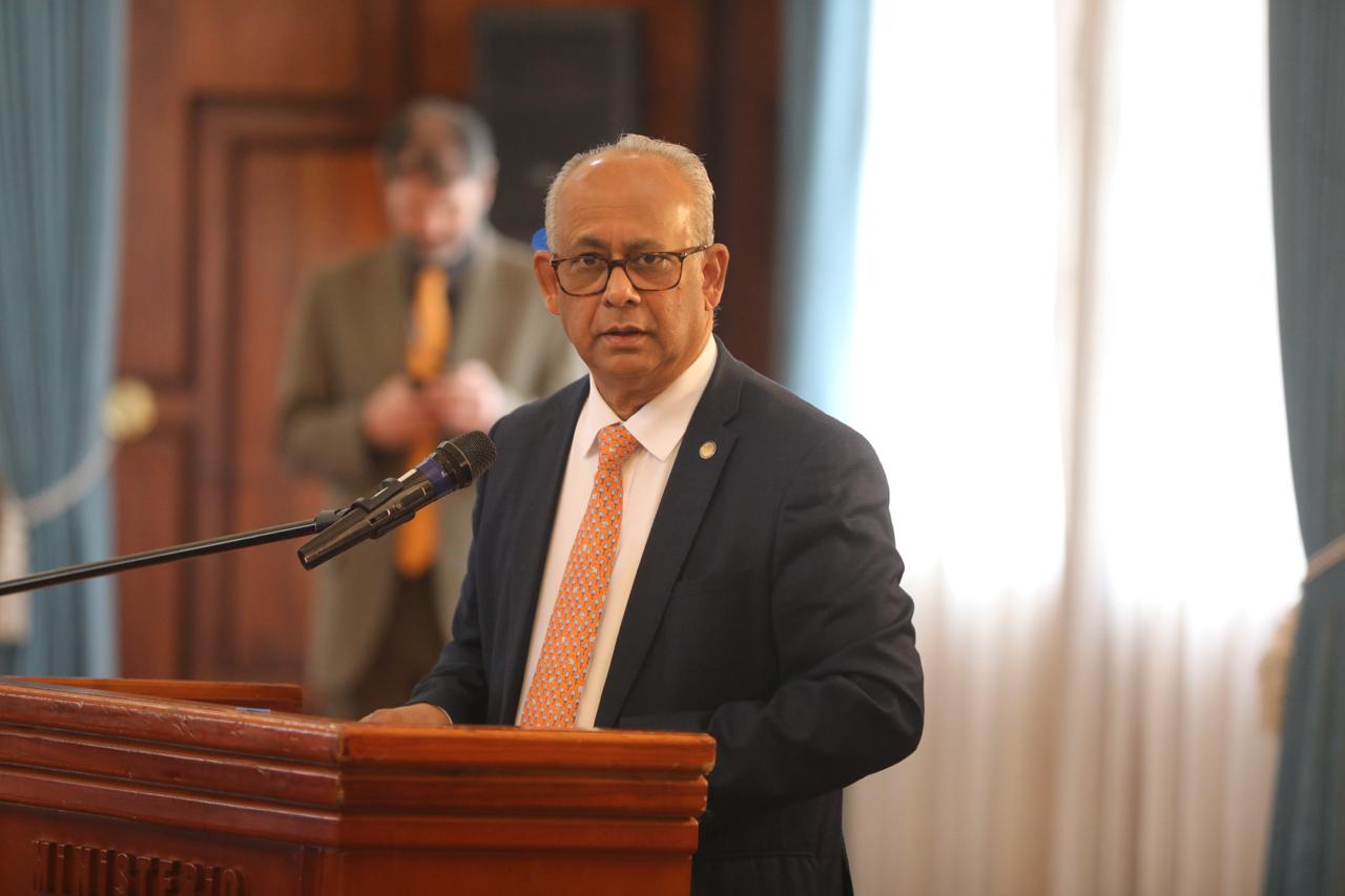 Albert Ramdin es el actual Secretario General de la Organización de los Estados Americanos (OEA).