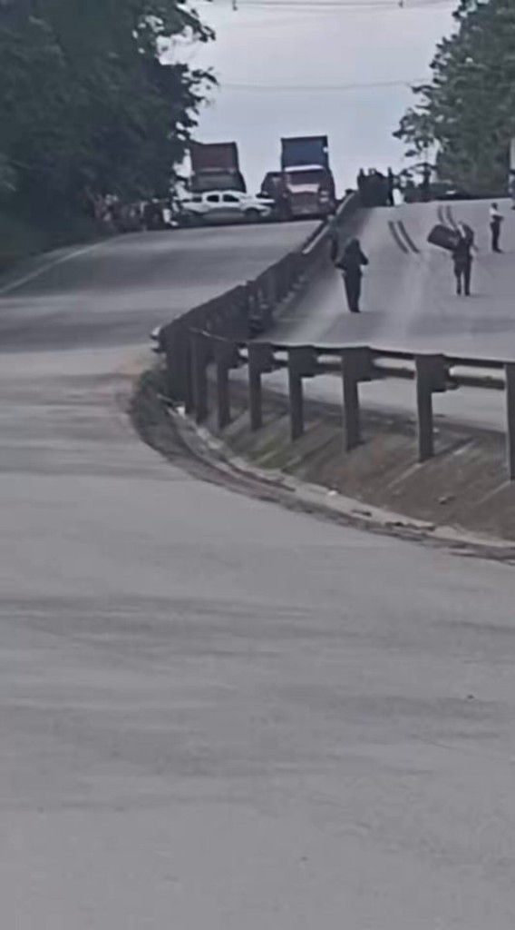 Desactivan cilindro en la vía hacia Buenaventura, en el Valle del Cauca.