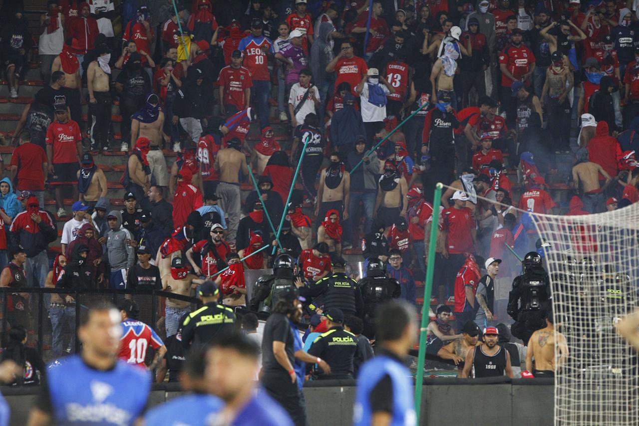 Desmanes en el Atanasio Girardot