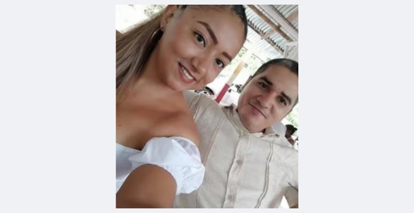 La pareja de esposos.