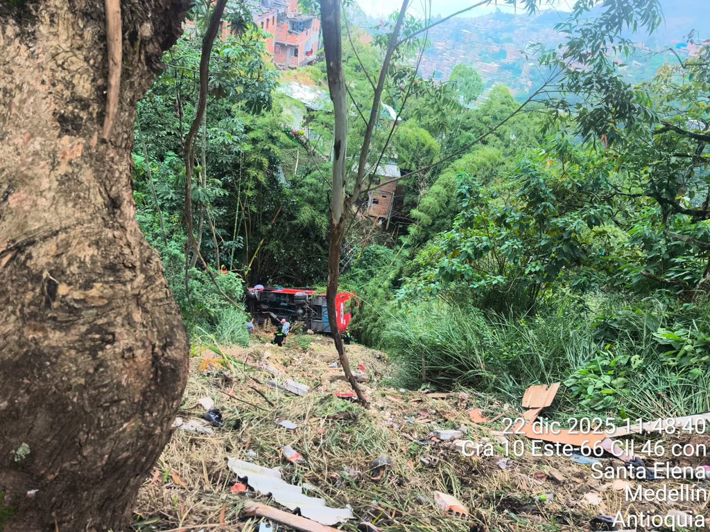 Bus volcado en Santa Elena