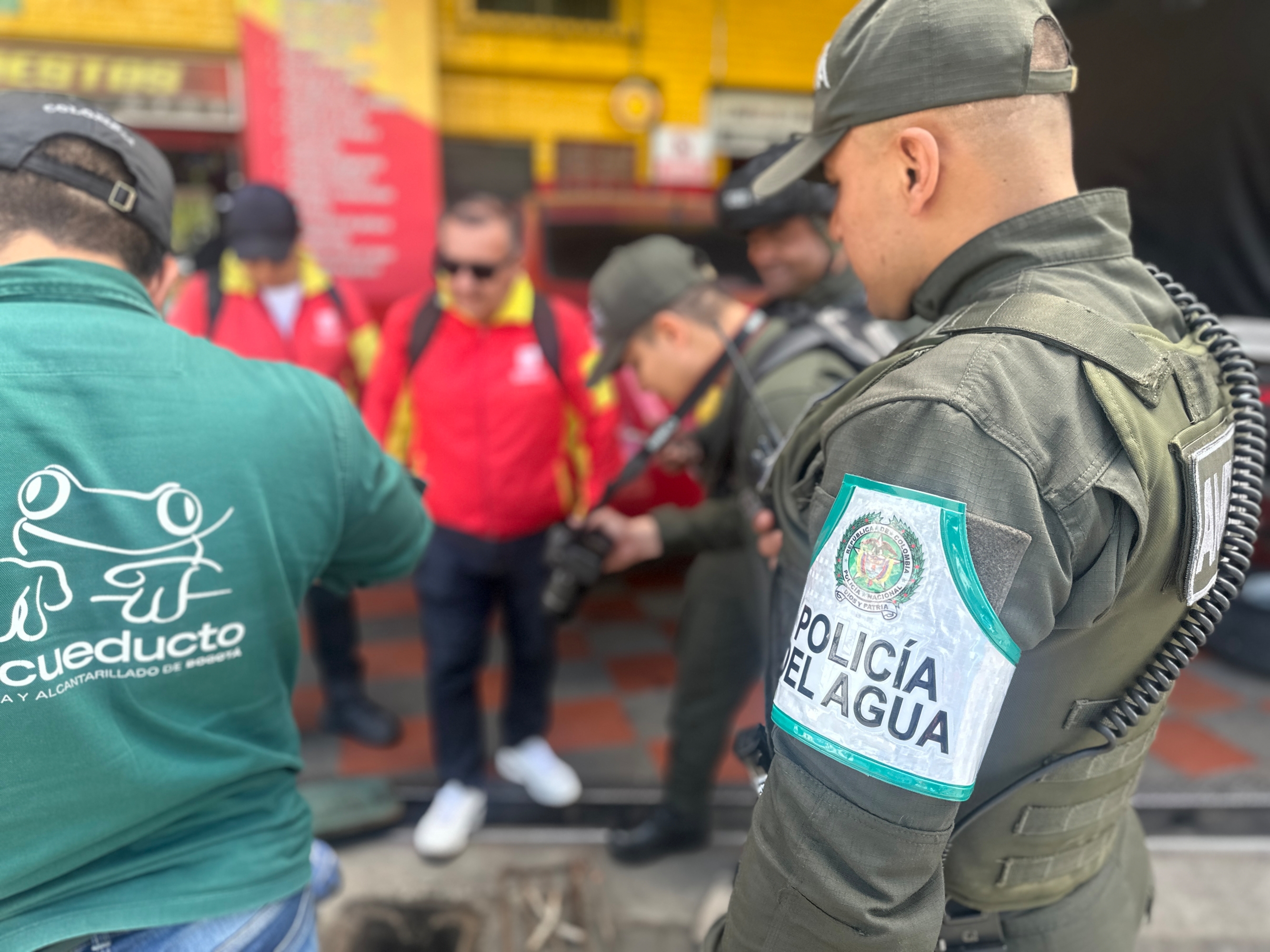 Policia del agua en bogota