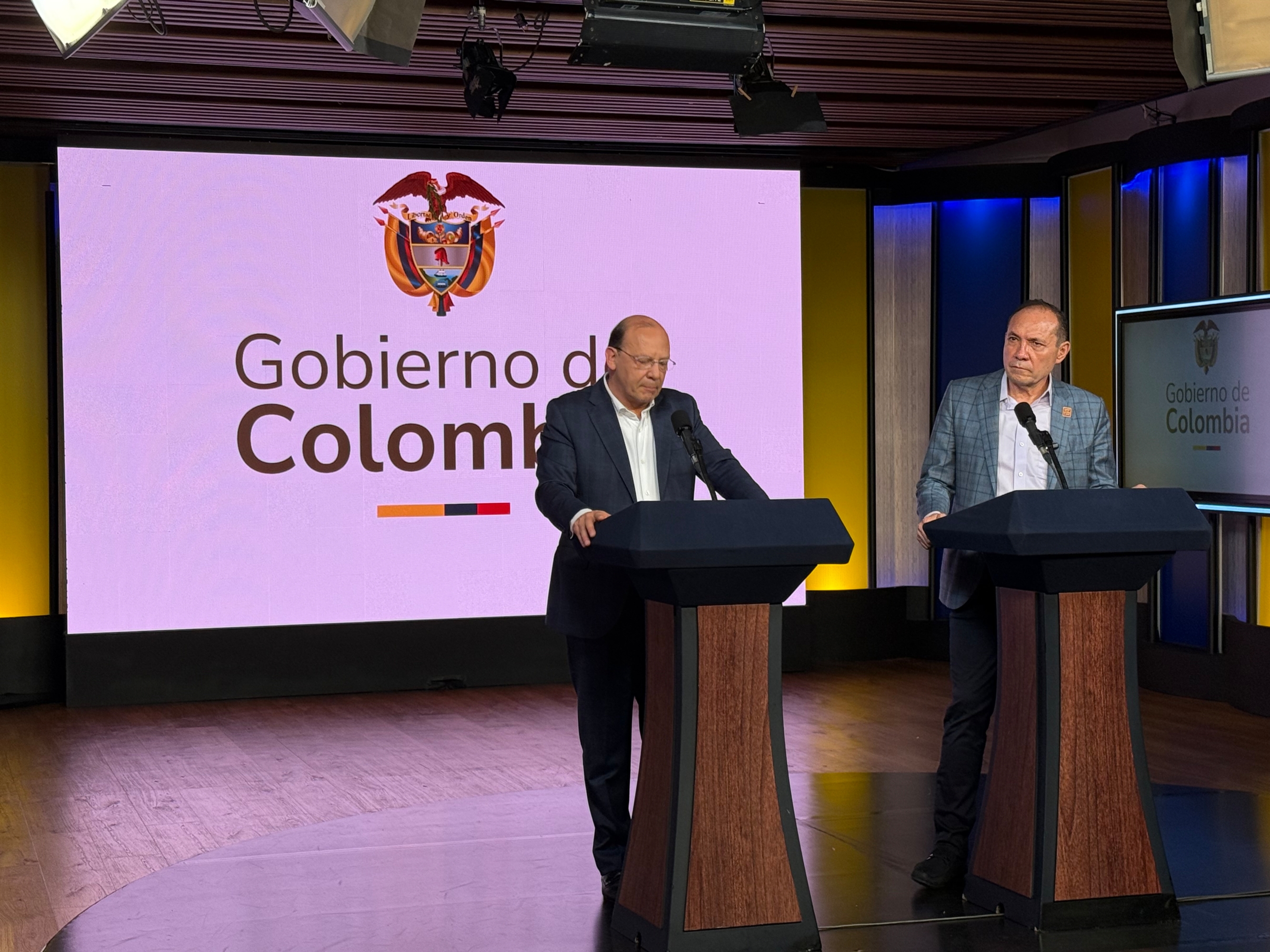 Los ministros de Hacienda, Germán Ávila Plazas y de Trabajo, Antonio Sanguino habla de la Emergencia Económica y Salario Vital.