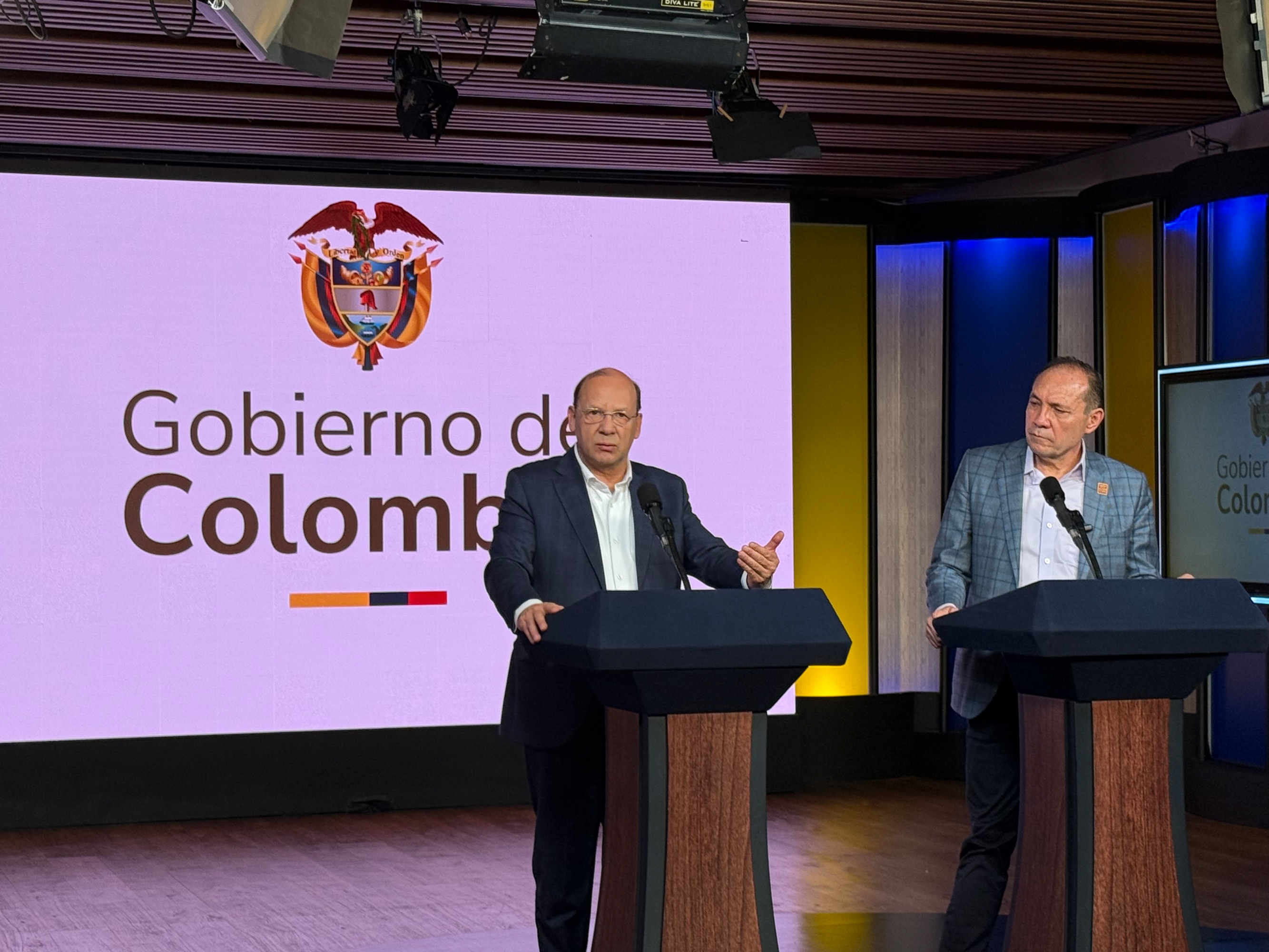 Los ministros de Hacienda, Germán Ávila Plazas y de Trabajo, Antonio Sanguino habla de la Emergencia Económica y Salario Vital.