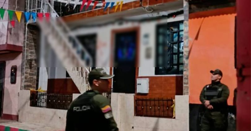 Vecinos del barrio El Refugio permanecen consternados por el hecho ocurrido al interior de una familia del sector.