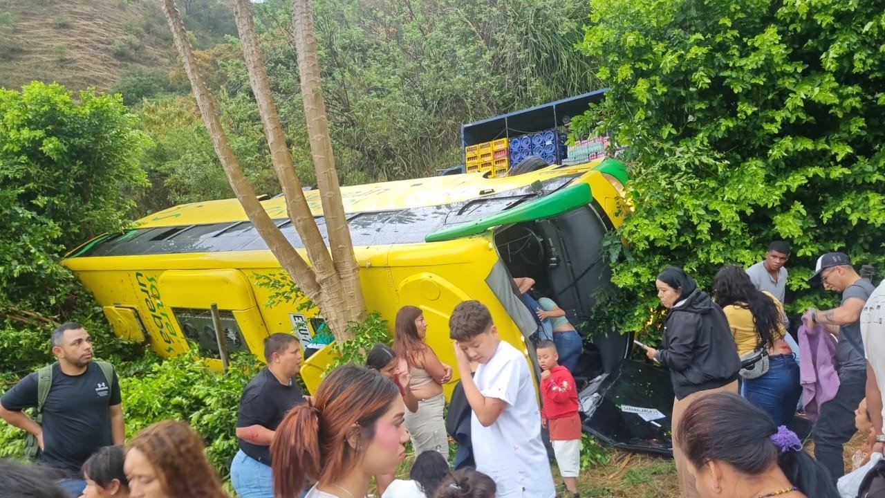17 personas resultaron heridas tras un accidente de tránsito en jurisdicción del municipio de Olaya, Antioquia.