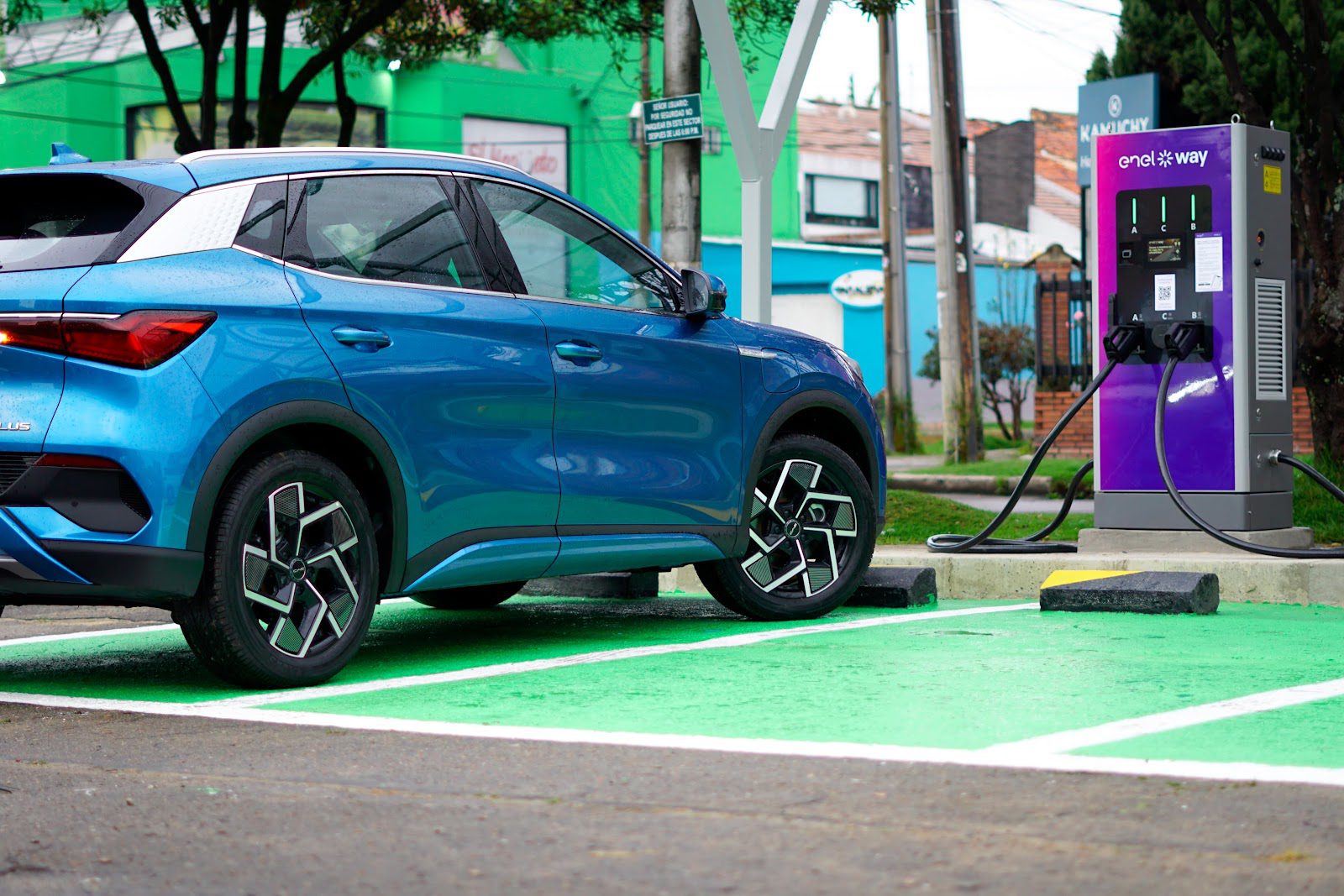 Punto de carga para vehículos eléctricos en Bogotá