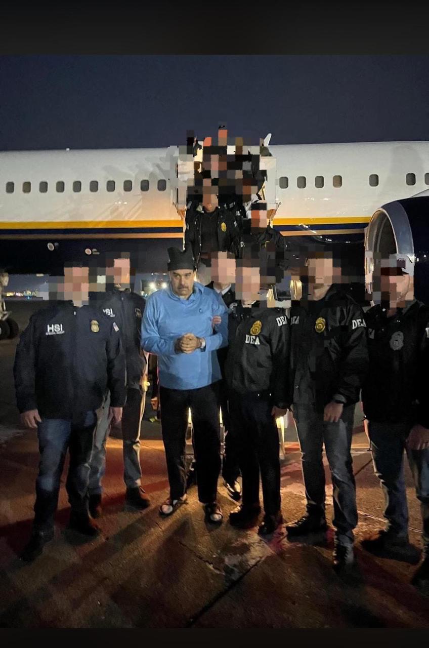 Nicolás Maduro tras bajarse del helicoptero