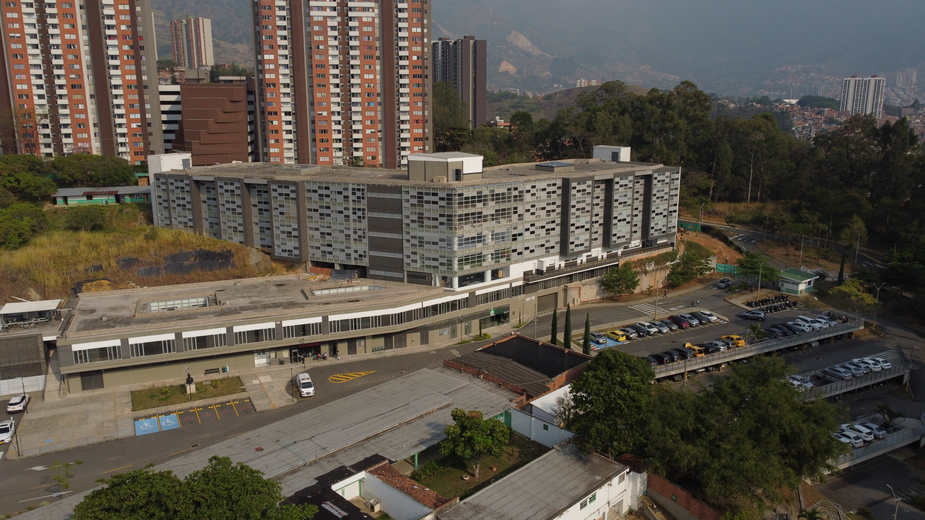 Firmas vinculadas en el escándalo de Aguas Vivas, en Medellín, estarían salpicadas en el retraso de las obras del Hospital Mental de Antioquia.