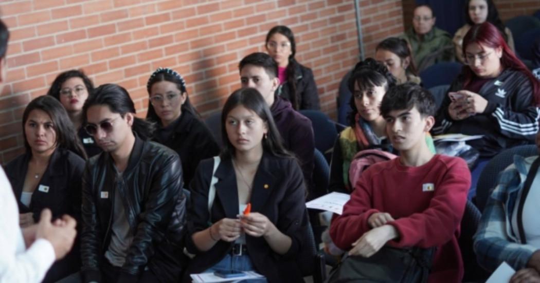 Jóvenes a la E