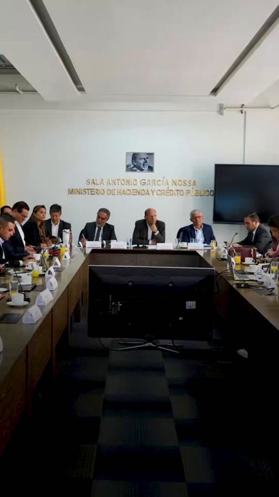 Reunión de 17 gobernadores en Bogotá. Mantenga su postura de no aplicar impuestos al consumo.