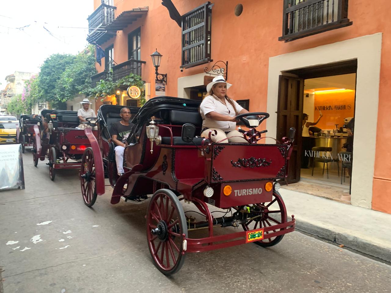 Coches eléctricos en Cartagena ya ruedan por el Centro Histórico