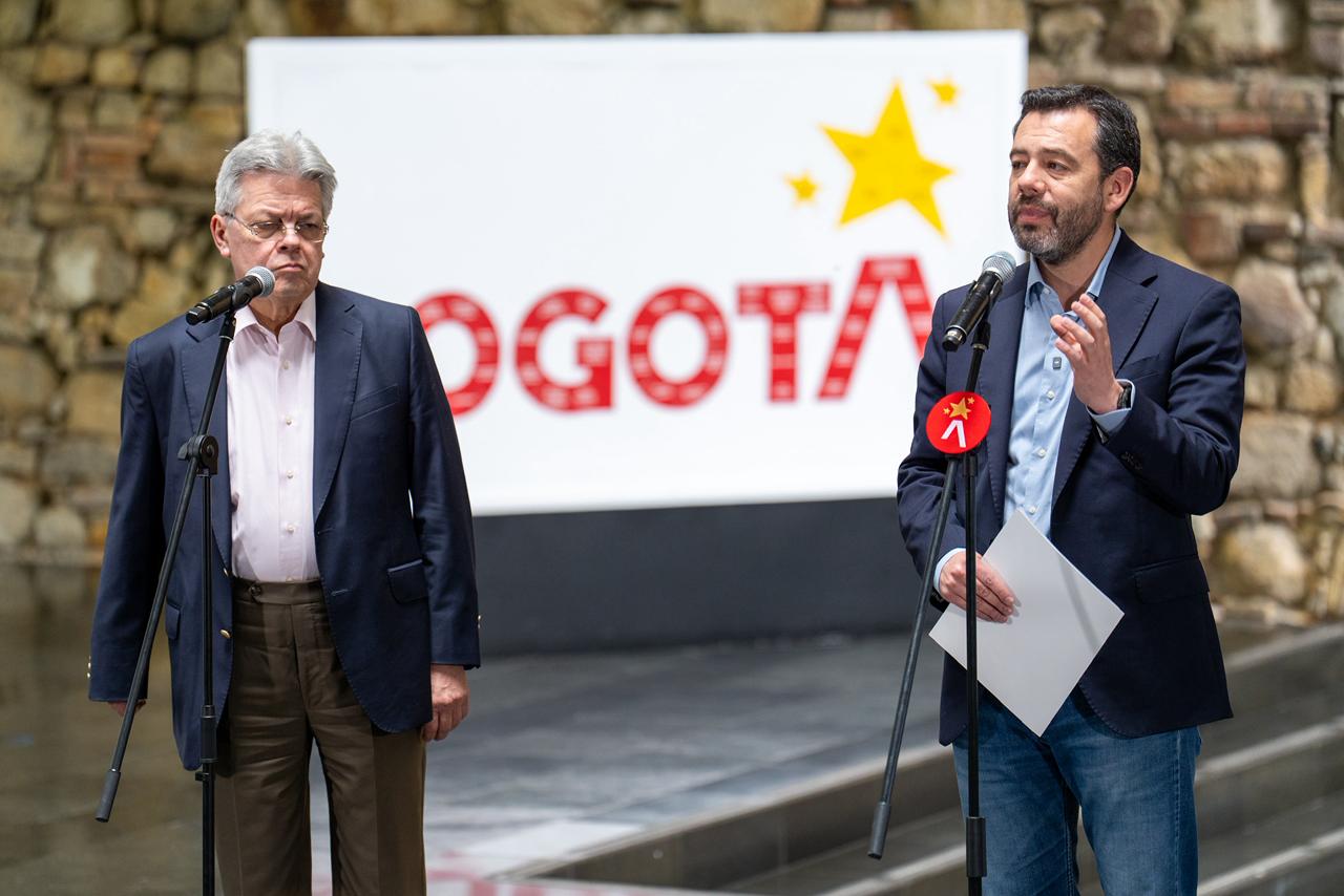 Rueda de prensa del alcalde Carlos F. Galán y el gerente de la EMB, Leonidas Narváez