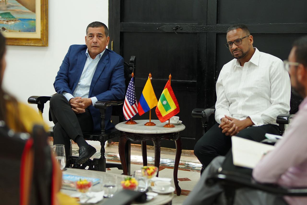 Dumek Turbay y Jarahn Hillsman, ministro consejero de la Embajada de los EE.UU. en colombia,