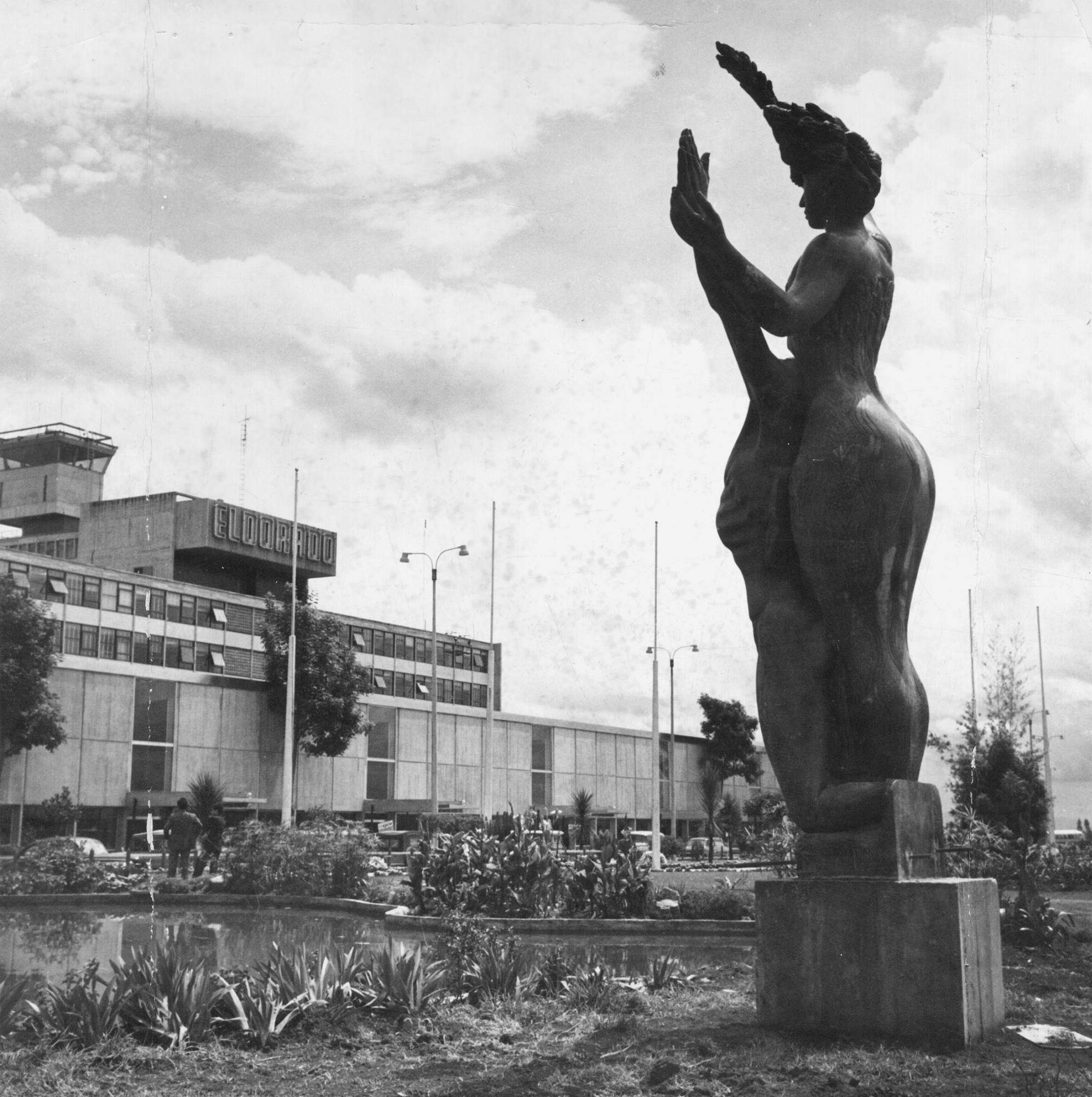Jardines aledaños al Aeropuerto Eldorado en 1963.
