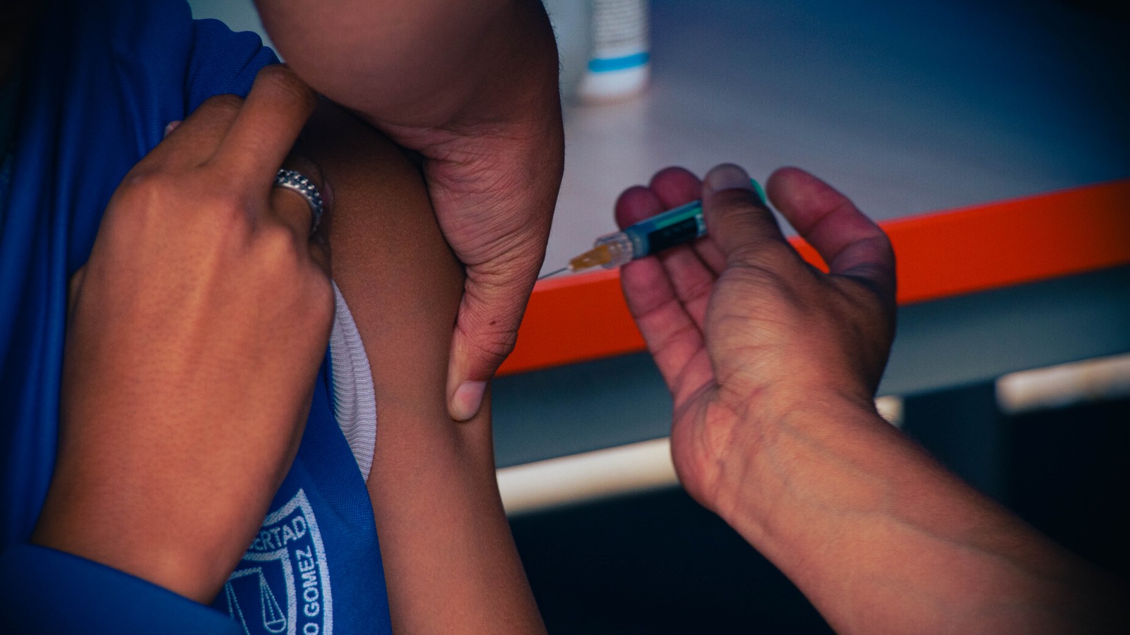 Punto de vacunación habilitado por la Secretaría de Salud en Bogotá.