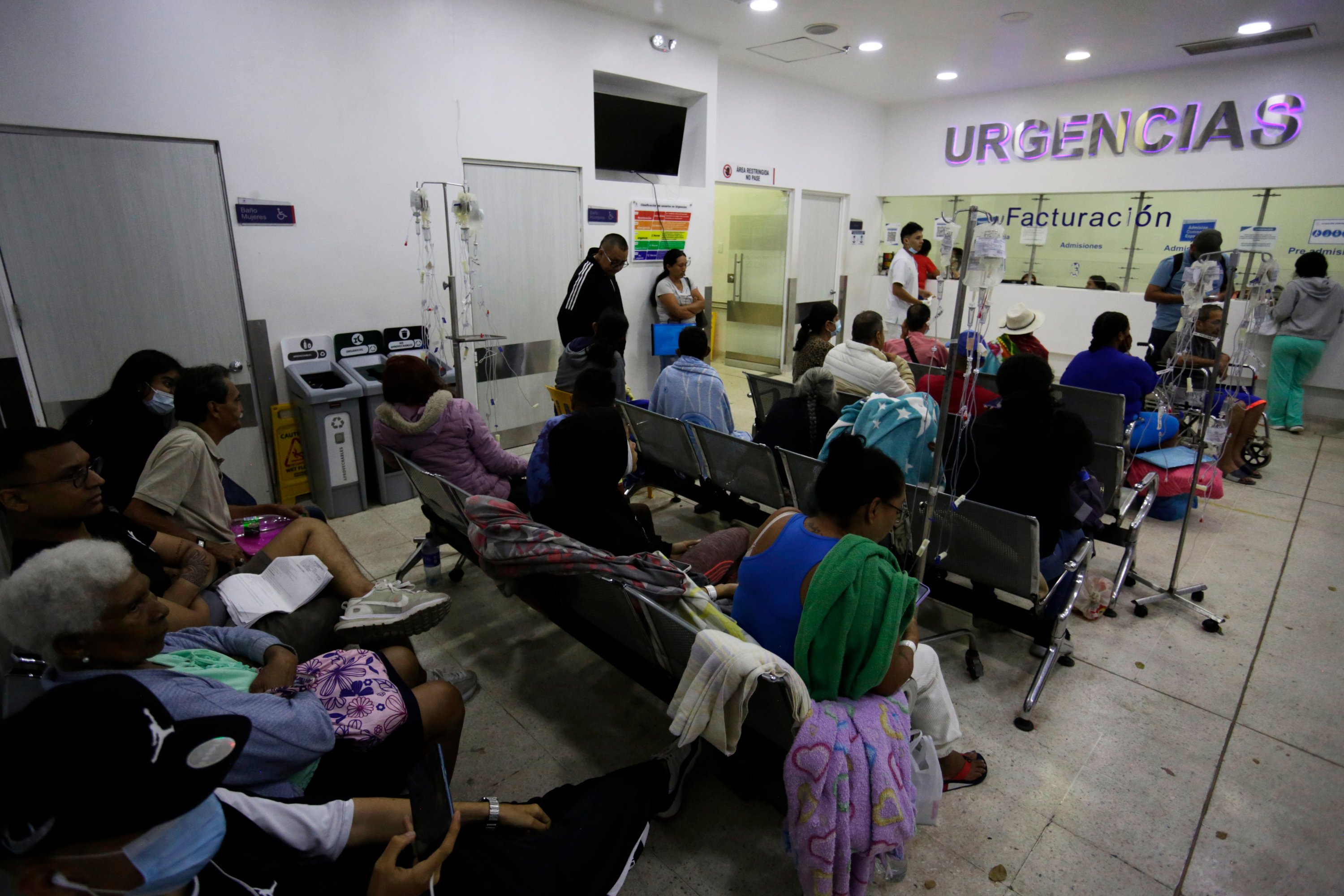 Pacientes esperando ser atendidos.