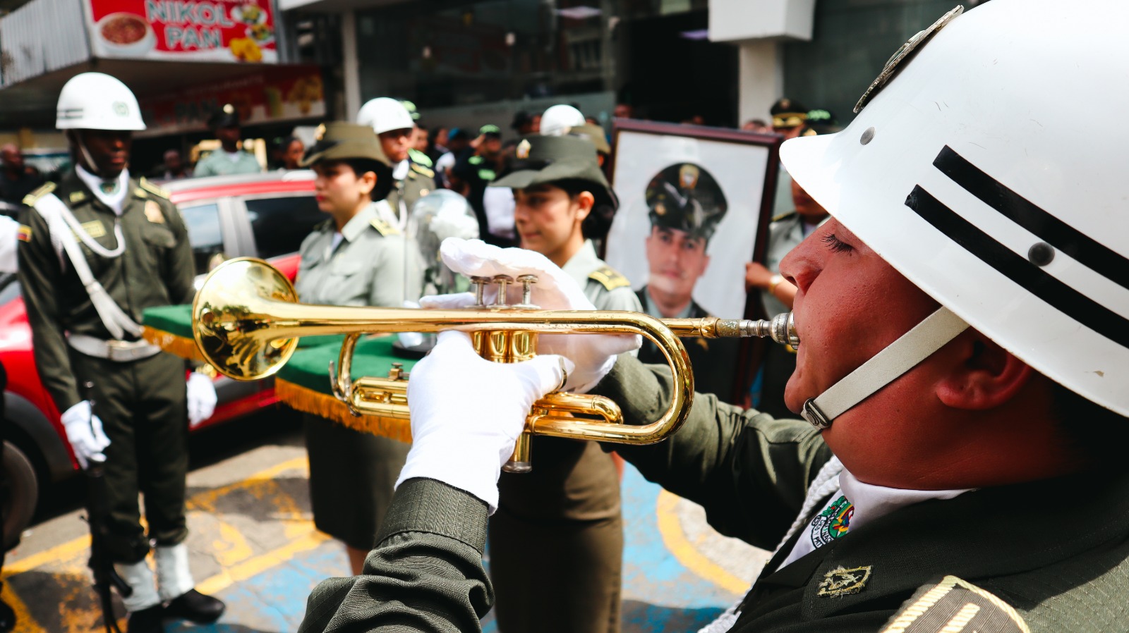 Homenaje al patrullero Carlos Andrés Pineda Castro, asesinado por la disidencia de las Farc.