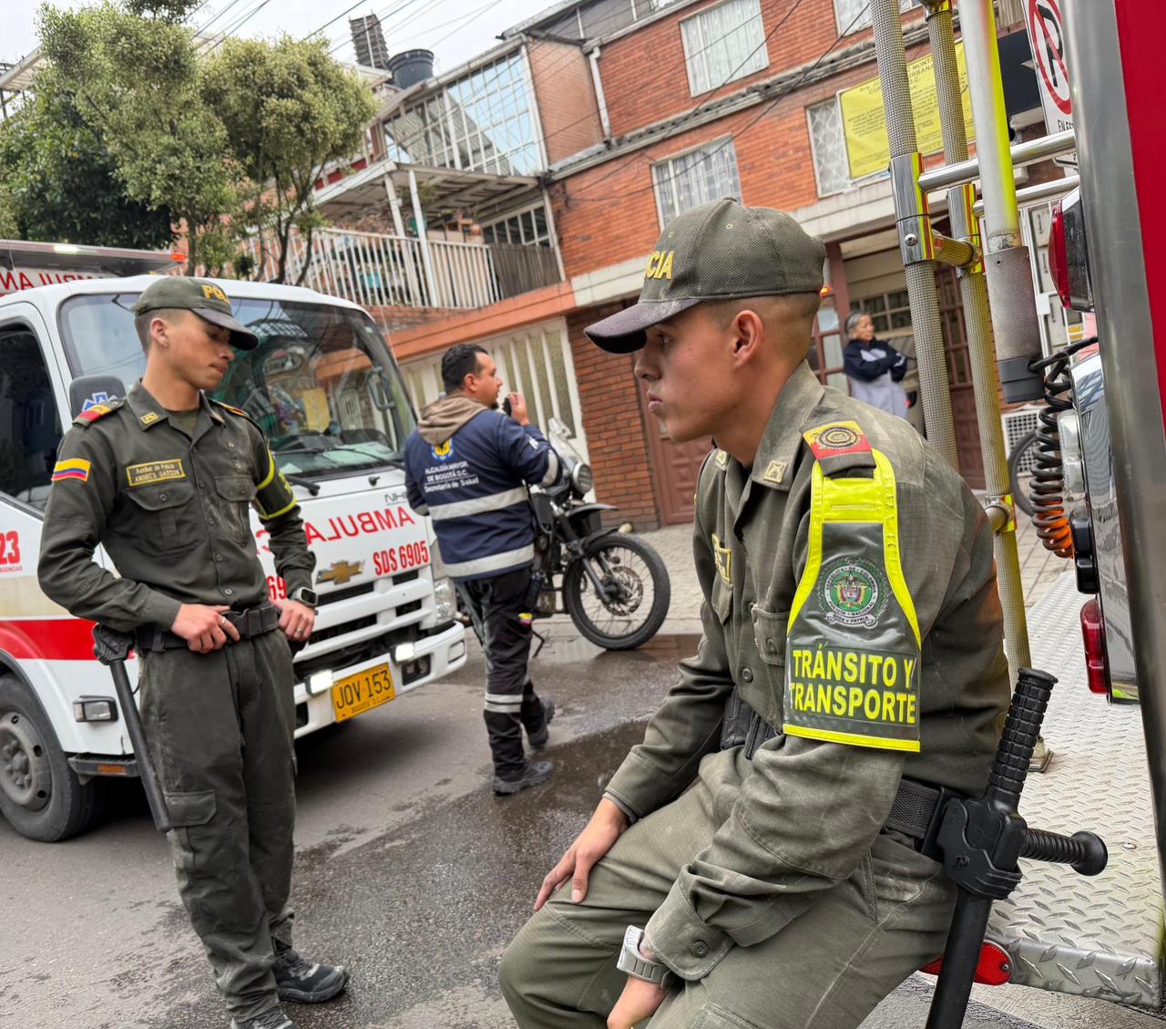 Policías atendieron incendio en la localidad de Kennedy