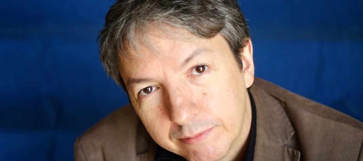 David Toscana, escritor mexicano posando para su sesión de fotos en el 2012 in Paris, France.